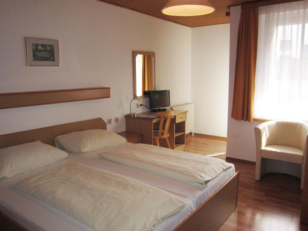 Hotel Voeslauerhof Bad Voeslau Room photo